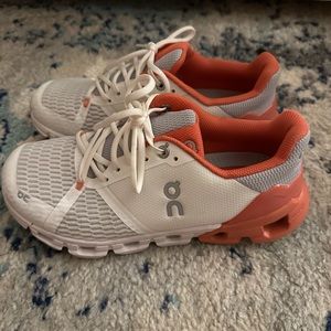 Womens on cloud tennis shoes